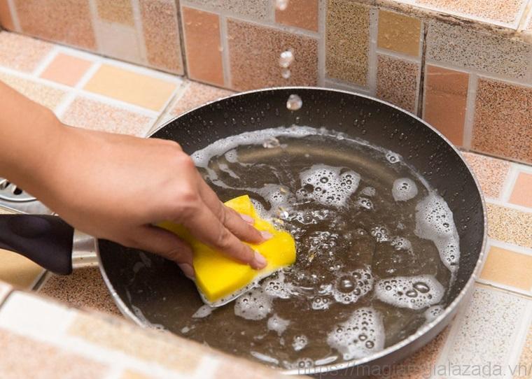Sử dụng chảo chống dính đúng cách